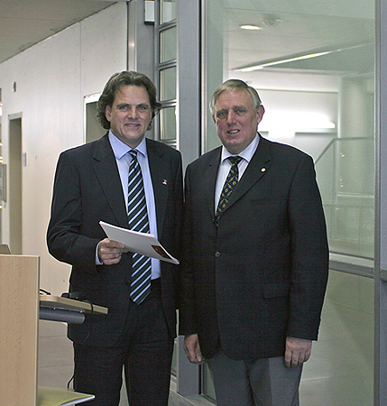 Prof. Gerwert mit Minister Laumann