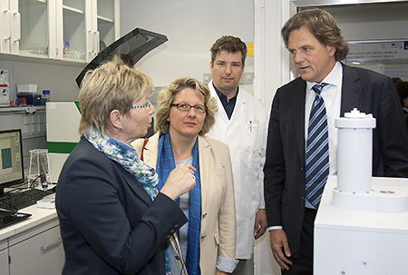 NRW-Landtagsprsidentin Carina Gdecke im Gesprch mit PURE-Sprecher Prof. Dr. Klaus Gerwert