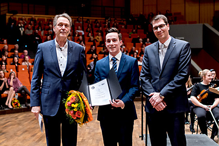 Den Rotary-Preis schließlich erhielt Lukas Brand für seine Magisterarbeit über künstliche Intelligenz und ihre mögliche Moralfähigkeit. © RUB, Kramer