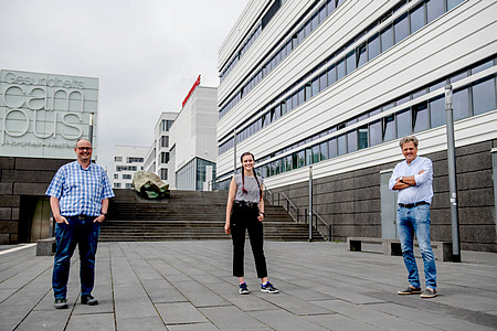 Frederik Großerüschkamp, Nina Goertzen und Klaus Gerwert (von links) gehören zum Forschungsteam. © RUB, Marquard